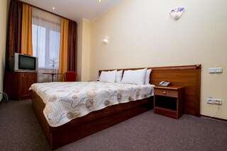 Отель Sunlight Hotel Харьков Двухместный номер с 1 кроватью или 2 отдельными кроватями и собственной ванной комнатой-4