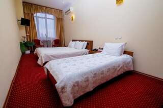 Отель Sunlight Hotel Харьков Стандартный трехместный номер-4